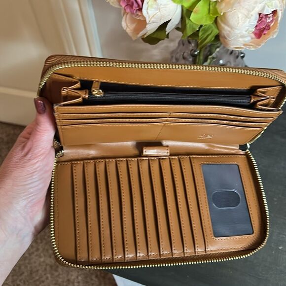 NWOTGenuine Leather Large Wallet/Wristlet - Picture 5 of 6